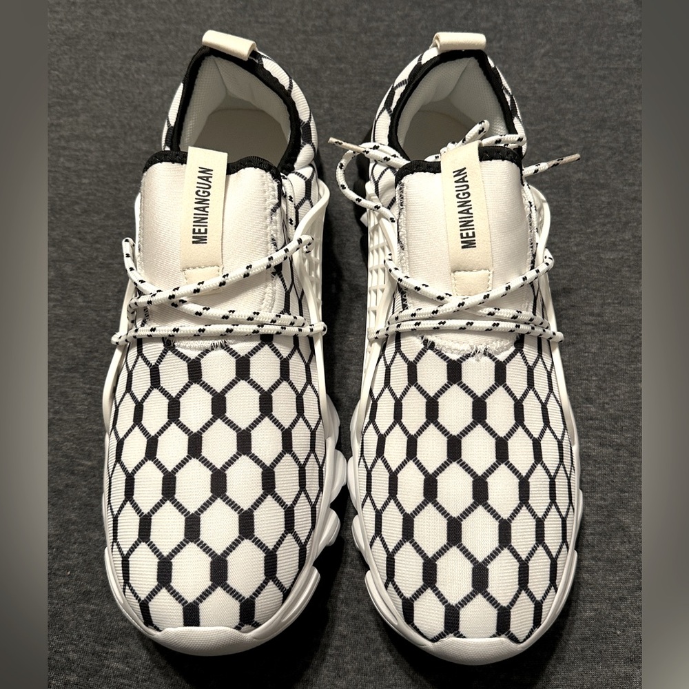 Men’s Geometric Pattern Sneakers w Top Laces, Black & White